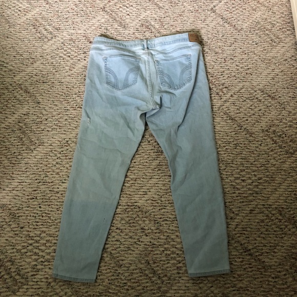 Distressed Hollister jeans - Picture 3 of 3